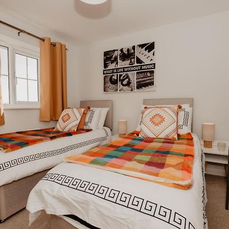 Coyle House, 3 Bed,Corby, Super Kings Or Twins, Driveway, Free Wi-Fi, Corporates Welcome Zewnętrze zdjęcie
