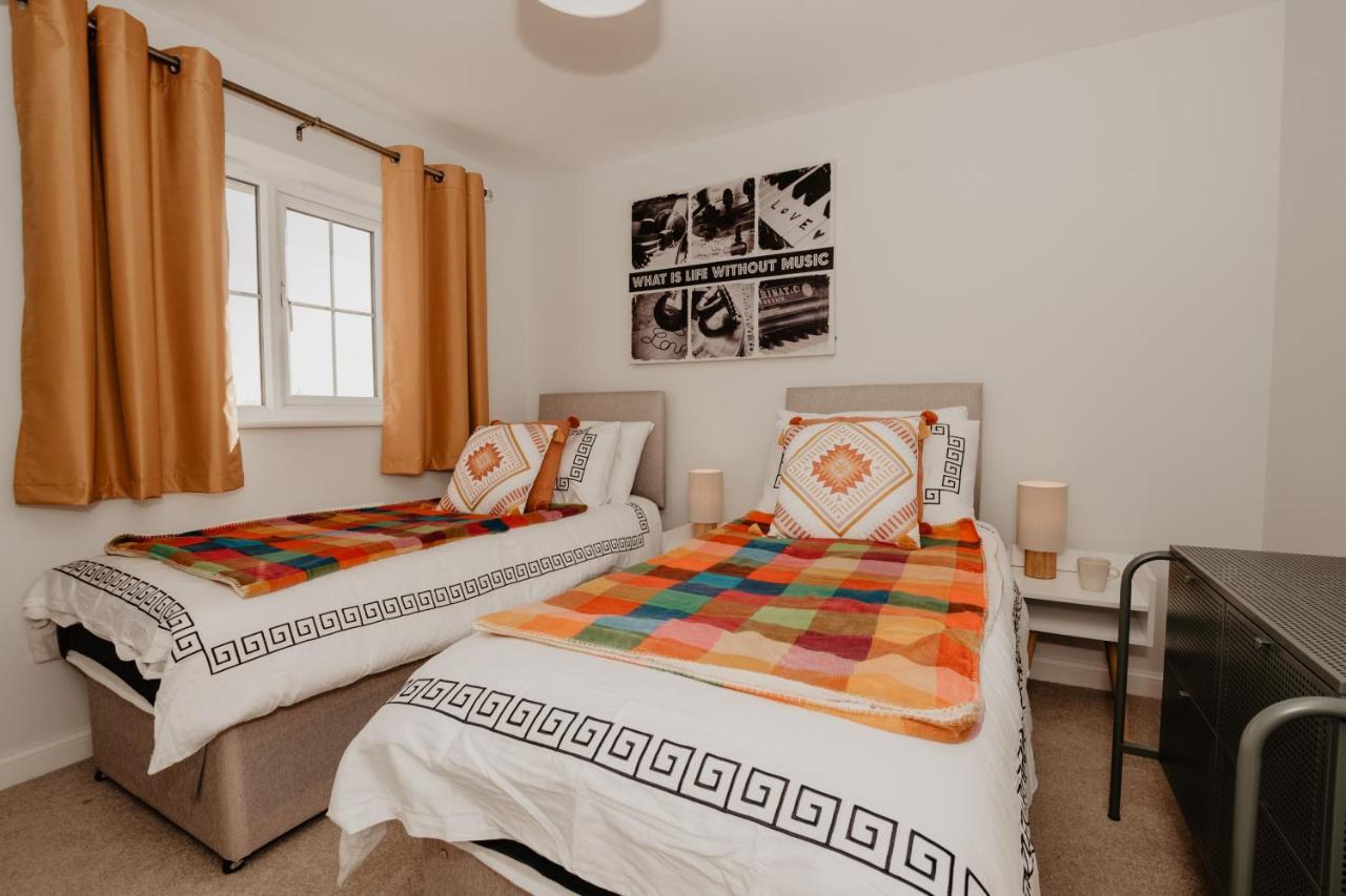 Coyle House, 3 Bed,Corby, Super Kings Or Twins, Driveway, Free Wi-Fi, Corporates Welcome Zewnętrze zdjęcie