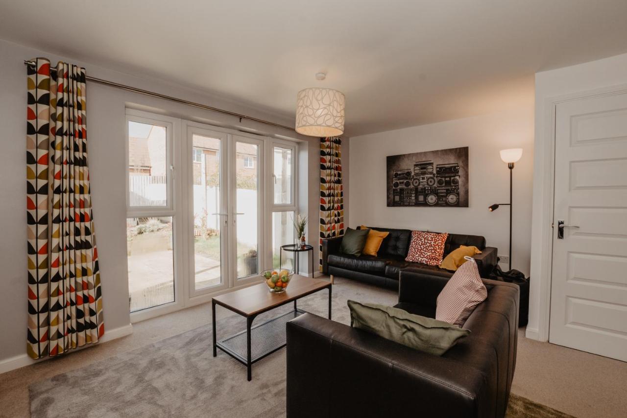 Coyle House, 3 Bed,Corby, Super Kings Or Twins, Driveway, Free Wi-Fi, Corporates Welcome Zewnętrze zdjęcie